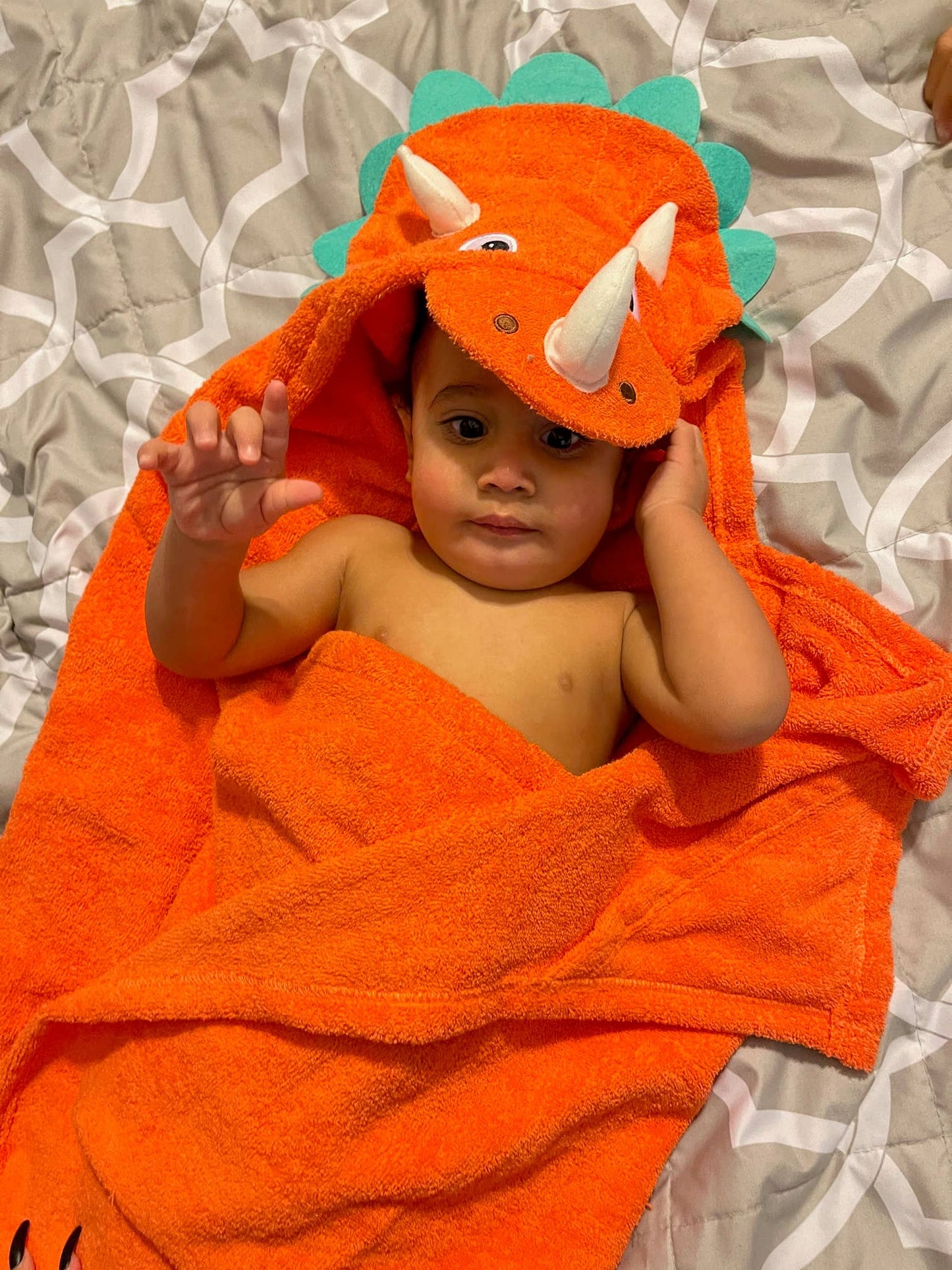 Dinosaur hooded towel for toddlers ages 2 to 8 years old