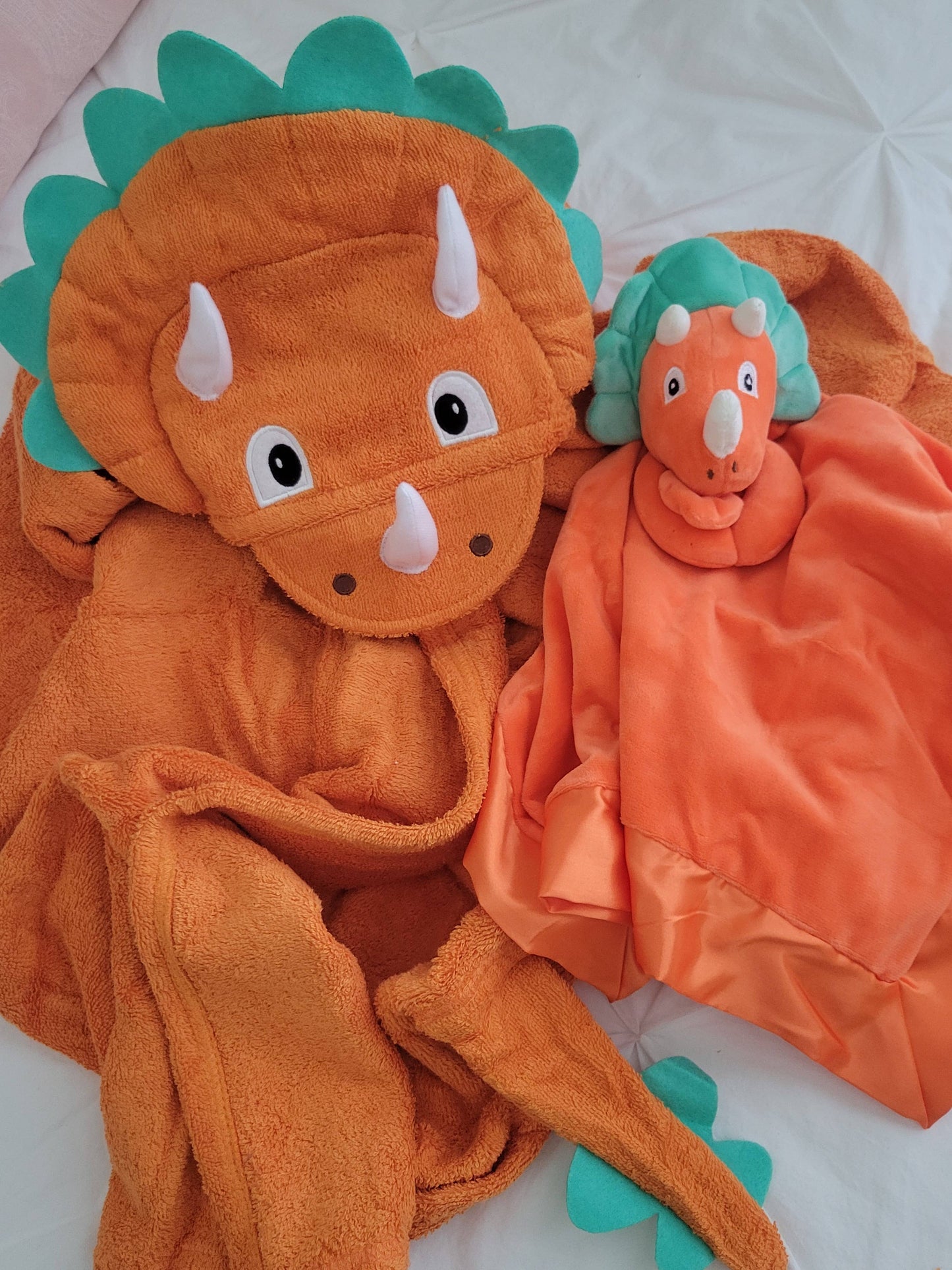 Dinosaur hooded towel for toddlers ages 2 to 8 years old
