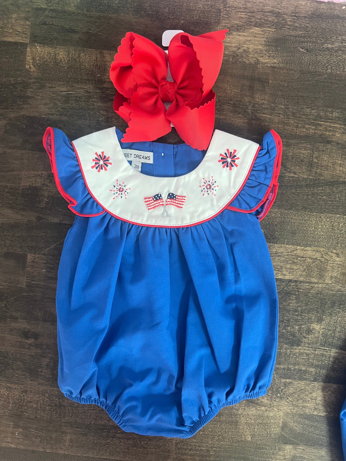 Happy 4th girl bubble